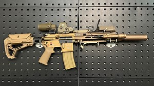 【沙色HK416+LDT-CNC金属机匣+OY金属火控波箱+金属10.5寸MK15鱼骨+金属HHS组合瞄】+PEQ电池盒+金属蜂窝快拆消音+金属M阻手+后托