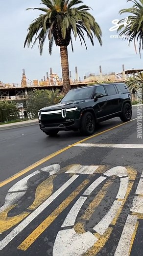 464K views · 3.8K reactions | This is the Rivian R1S... Rivian's latest electric SUV!  #Rivian #SUV #electricvehicles | Supercar Blondie | Facebook