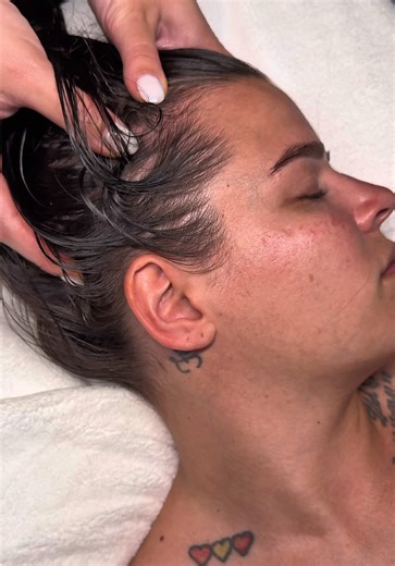 A quick sneak peek into our Em’s Signature Sculpt & Glow Facial 🧖‍♀️✨🤍 Our most luxurious and transformative face ritual. This treatment blends lymphatic drainage, sculpting, lifting and buccal massage to contour, lift, and rejuvenate the skin from within. Enhanced with our signature facial including LED light therapy and soothing scalp, neck, shoulder, and arm massage for complete restoration. ✨ Perfect for anyone seeking visible lift, deep relaxation, and radiant, sculpted skin ❤️‍🔥 📍Campb