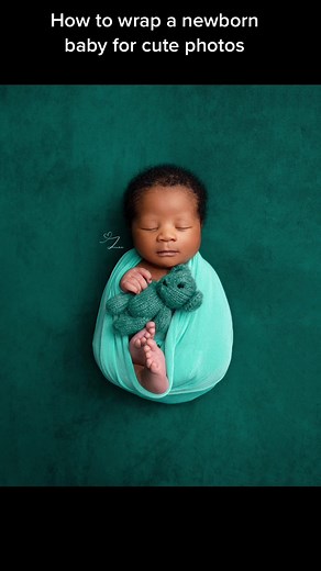 Wrapping a Newborn Baby for Cute Photoshoots
