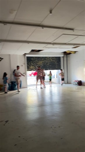 Un sfat de la mine☝️‼️Sa beti sampania decat cu cei care ati baut apa in vremurile grele‼️Multumesc tuturor pentru urari🙏‼️