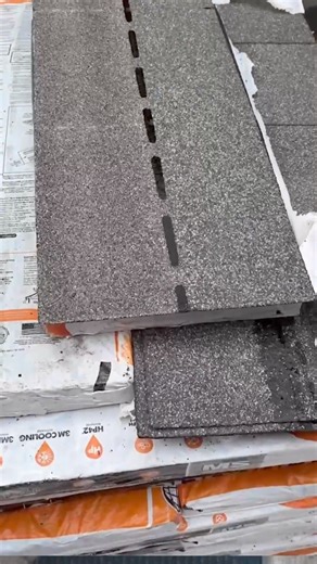 Your roof is a big investment so it's important to pick the right shingles for the job. Here are some of the things to look for when choosing shingles: 👍 Limited Lifetime Warranty 👍 Style 👍 Colour 👍 Features 👍 Size | Mike Holmes