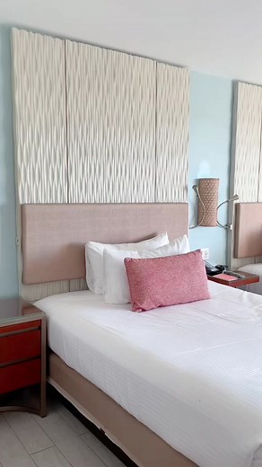 Exploring the Coral Area at Atlantis Bahamas