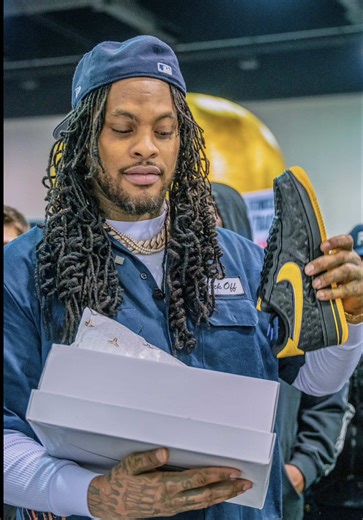 We taught Waka Flocka how to coin flip 😂 This was last event in Atlanta - don’t miss this Saturday! #WakaFlocka #sneakers #fyp