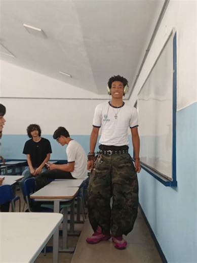 voltei p eskola. . . .....#streetwear #outifitcheck #outfit #moda