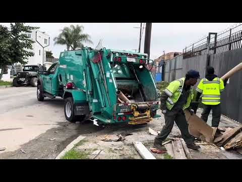 L.A. Sanitation’s Finest: Small Rear Load Garbage Truck on Illegal Dumps (Pt.3)