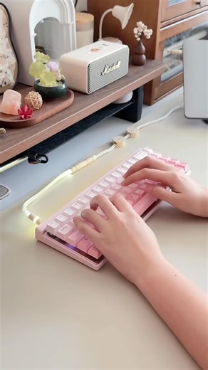 Look at this pookie peach keyboard 🍑🥰—MCHOSE Ace 68 Air with next-level Hall Effect magnetic switches for lightning-fast 0.1ms response ⚡! Compact 68 keys, ultra-customizable RGB glow, and pro gaming precision all wrapped in a sexy peach gradient 😍✨. Ready to slay your game and your desk setup?🔥🎮 | Vibe Gaming