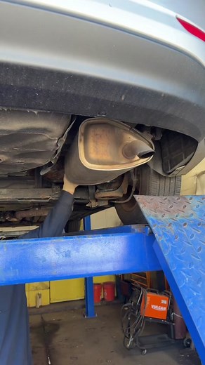 Repairing a broken muffler in less than 60sec🛠️ #cars#fyp#viral#muffler#repair#muffler