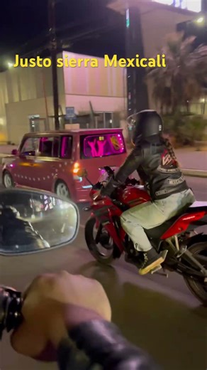 Rodando #ghostryderz el sábado por la noche por el boulevard justo sierra en Mexicali BC