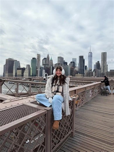 Meet me on the Brooklyn Bridge 🌉 #brooklynbridge #newyork