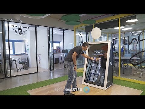 Mirror Me Booth: 'Augmented Reality' Feature