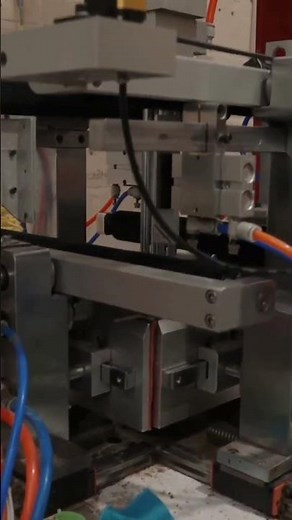 Inside The Factory: Making Jigsaw Puzzle Boxes