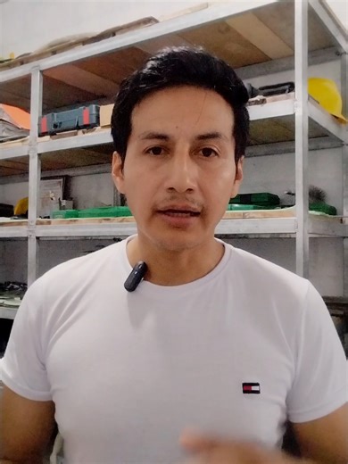 Si no entiendes esto, no entiendes el CNC. El CNC es el sistema que convierte códigos en movimientos reales. Es el cerebro que controla la máquina y hace posible fabricar piezas con precisión extrema. Todo comienza con una línea de código. #cnc #cncmachine #cnclathe #mecanizado #programacioncnc