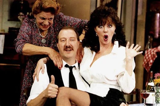 Tak dzisiaj wygląda Yvette z "Allo Allo"! Vicki Michelle ma dziś 75 lat i nadal wygląda znakomicie! Uroczy uśmiech i znakomita figura