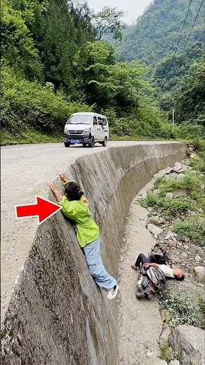 Car Driver Saved Father & Daughter! #save #fatherdaughter #car #driver