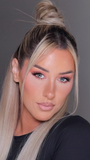 Chrisspy | She did a small winged liner today, very rare 😅 Products: @elfcosmetics Expert Liquid Liner @meltcosmetics Gemini II Palette | Instagram