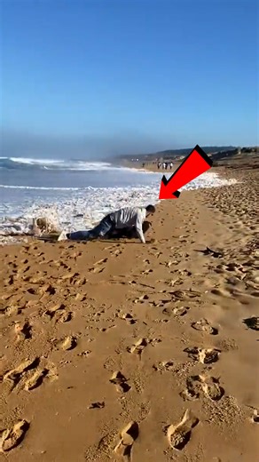 3.1K views | Man Hilariously Runs from Oncoming Wave #WaveRun #BeachFun #HilariousMoment #FunnyBeachMoments #SurfsUp | The last laugh | Facebook