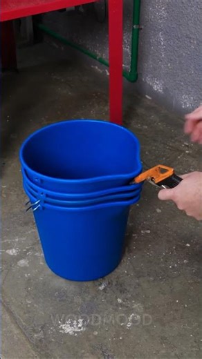 Hands-free removal of stuck buckets 🪣
