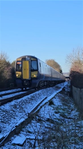 Southeastern Class 375 passing.