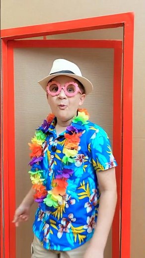 Roma Gets the Luxury Room in the Cardboard Hotel! ⭐