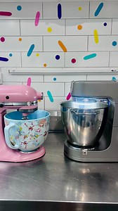 WHO WINS?? 🥊 Kitchenaid Artisan VS Kenwood Chef Patissier XL #tiggamac #okiedokie #cakedecorator #cakedecorating #cake #cakevideo #bakery #baking #mixer #mixervsmixer #fight #comparison | Tigga Mac