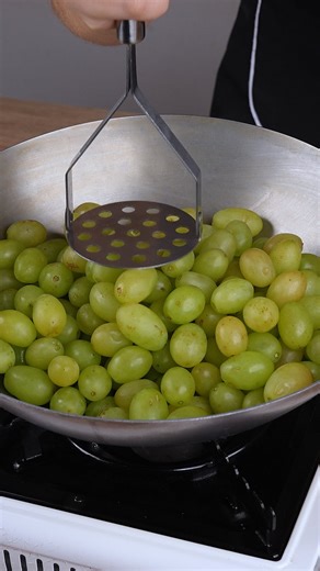 70K views · 322 reactions | A genius trick with grape that I learned with a friend from Italy | Quick Recipes | Facebook