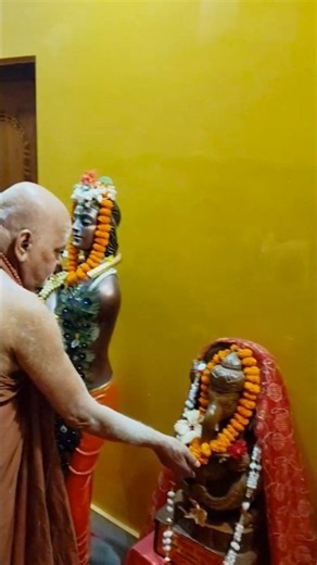 चातुर्मास्य व्रत के मध्य पूज्य पुरी शंकराचार्य जी, श्री गोवर्द्धन मठ पुरी।