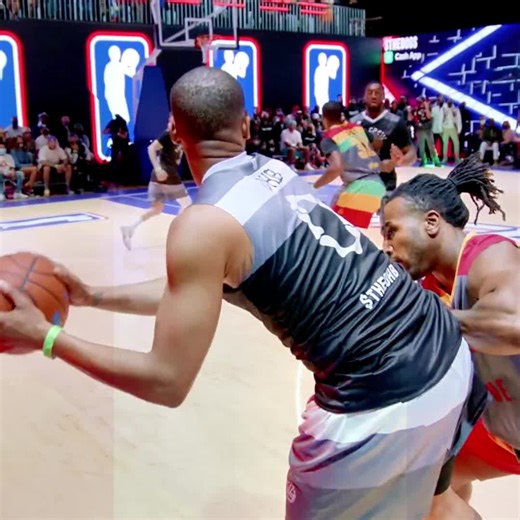 Chris Brown vs. Jason Derulo - The Crew League Season 2 (Episode 2) #ChrisBrown #JasonDerulo #TheCrewLeague #BasketballBattle #MusicStarsPlay