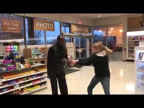 LADY GOES CRAZY AFTER SHE SHOPLIFTS