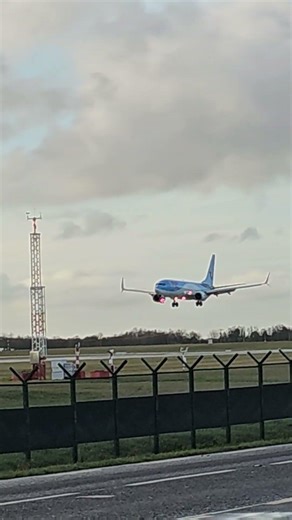 TUI Boeing 737-800 BCN-DUB #planespotting #shorts #tui ‪@TUI‬‪@Boeing‬ #aviation #planes
