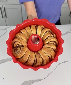 everyone is going to love this easy treat cinnamon roll bundt cake! #fblifestyle #easyrecipe #yummy | Kristin's Friends