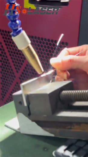 Fiber laser mold welding machine demonstration of welding 1.0mm aluminum wire filler wire.