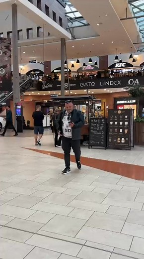 368K views · 5.2K reactions | Manželé na tahu aneb 30 vteřin Jo jo když nemůžeš najít svojí ženu věř že stačí 30 vteřin a ona si tě najde sama  #manželé #láska #love Martin Wox Musil Mary Musilová TV Nova Hudební skupina Maxíci Kyklop zpěvák | Martin Wox Musil | Facebook