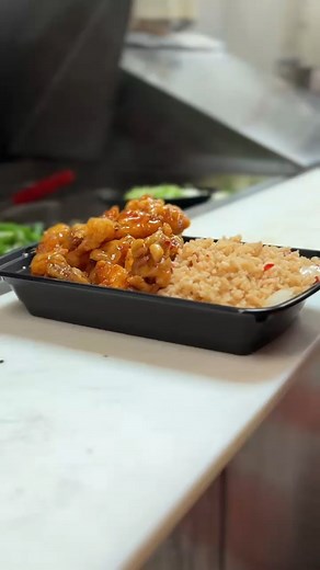 👨‍🍳 Behind the scenes in the Hot Wok kitchen where magic happens! Watch as we bring the sizzle to our General Tso's Chicken. 🔥🥢 #HotWokMagic #CookingShow #TasteTheHeat | Hot Wok Dutchtown