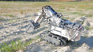 LEGO 42100 Liebherr R 9800 Excavator 户外操控实拍