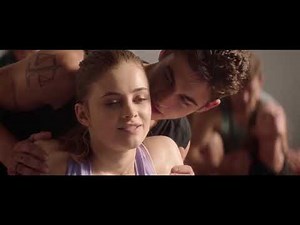 Yoga kiss - Kissing in Yoga class