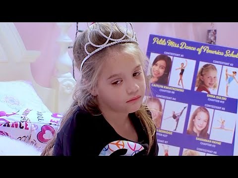 Dance Moms-"MELISSA, MADDIE & MACKENZIE'S INTRODUCTION PACKAGE"(S1E1 Flashback)