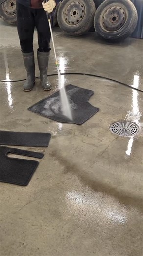 Pablo on Instagram: "Work . . . . . #cleancore #carwash #visualvibes #detailinglife #powerwash"