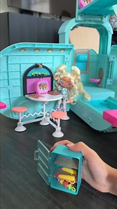 2.4K views | Gönnt euren Puppen das mit Sicherheit glamouröseste Campingerlebnis!  ✨ Der L.O.L. Surprise! O.M.G. Glam N' Go Camper hält einige Überraschungen bereit! Das aufklappbare Puppenhaus besteht aus Auto, Wohnmobil Laufsteg und Pool. Wie cool ist das denn? 朗  223155 #meinsmythstoys #lolsurprise #lolsurpriseomg #instatoys #spielzeug | Smyths Toys Superstores DACH | Facebook