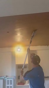 Little flatten on the ceiling #SmoothWalls #refina #plasteringlittle #constructionindustry #skimming #craftsman #plaster #plastering #constructionworker | Da Plastering