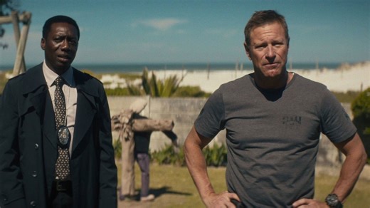 Aaron Eckhart's Dog Needs More Training In Muzzle: City Of Wolves Clip