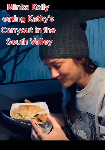 Actress/model Minka Kelly grew up in Albuquerque NM. She graduated from Valley High school here she is enjoying some Kathy's Carry out🌮🌮🌮