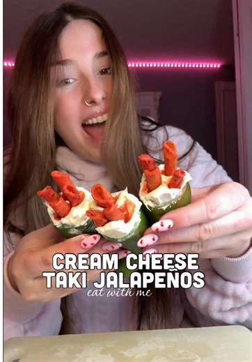 finally trying cream cheese & taki stuffed jalapeños! 🌶️🥵 THESE ARE SO GOOD #mukbang #takis #jalapeño #asmr #erinmucks