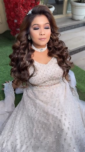 SONU SINGH on Instagram: "Open Hair Style Tutorial NEW BATCH IS STARTING 5 JANUARY 2026 CLASS more inquiry For Class Call 9990714492 📍 Location: Paschim Vihar,Near by west Pachim Vihar metro station gate no 1 New Delhi | Timing: 11 AM – 2 PM 🔥 Limited seats – Reserve today! #sonumakeupartist #haircut #makeuptutorial #artisonumakeover hairstylist"