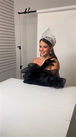 Miss Carnaval Miami on Instagram: "MCM’26 Official Workshop 🩷 We kicked off the morning with an energizing breakfast from @pinecrestbakery , complete with the perfect cafecito to start the day ☕️ Our contestants then experienced an impactful workshop led by Mental Health Professional @carolinaserraltamhc 🧠🤍 Thank you, Caro, for empowering these young leaders with tools and insight they’ll carry far beyond the stage. We continued the day creating magic with @hazelphotographers , capturing thre