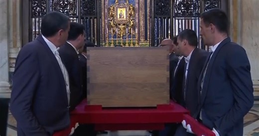 Pope Francis' coffin arrives at final resting place for burial