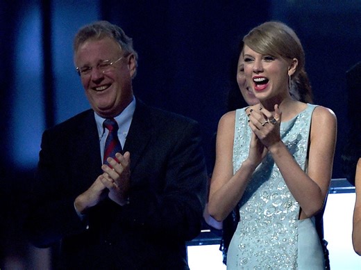Taylor Swift's Dad Bought a $300,000 Stake in Big Machine Records While She Recorded Her 1st Album