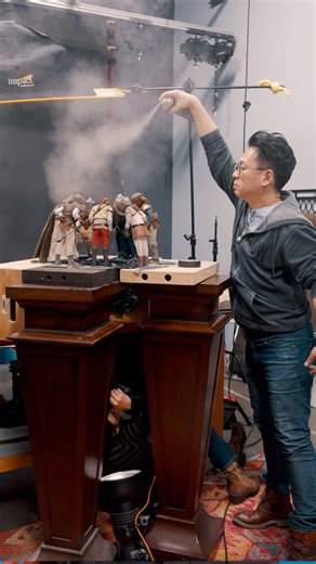 Take a peek behind the scenes of this amazing Sideshow team at work! They created photography magic with the second wave of the STAR WARS™ Scum & Villainy Sixth Scale Figure Line. #StarWars | Sideshow Collectibles