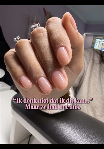 Zoveel vrouwen wachten “tot ze er klaar voor zijn”. Maar klaar zijn komt niet eerst. Groeien komt eerst. Eind maart start mijn nieuwe opleiding. Als jij voelt dat dit jouw moment is… stuur me gerust een bericht #n#nagelopleidingn#nagelcursusn#nageltrainingn#nagelcoachn#nagelmentoring