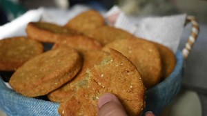 2.8K views · 65 reactions | Meethi Tikiyan Recipe ❤️ By Livelycooking ❤️ | Koondey Ki Tikiyan | Lively Cooking | Facebook